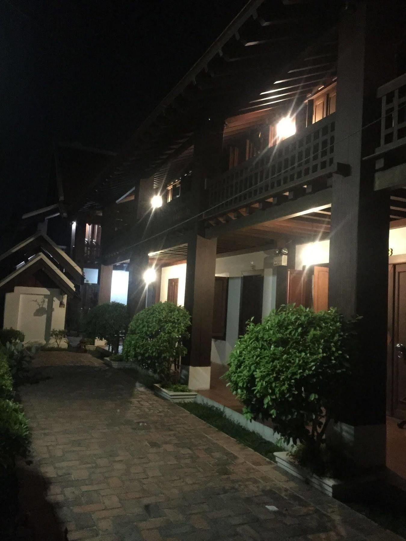 Lakhangthong Boutique Hotel Луангпхабанг Экстерьер фото